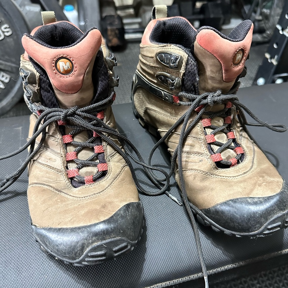 Merrell hiking boots Chameleon II mid waterproof - men’s 9.5